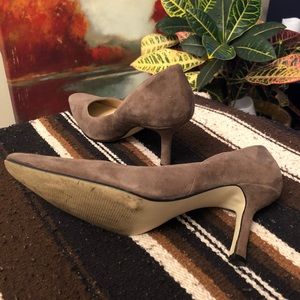 Karen Scott Suede Beige Heels